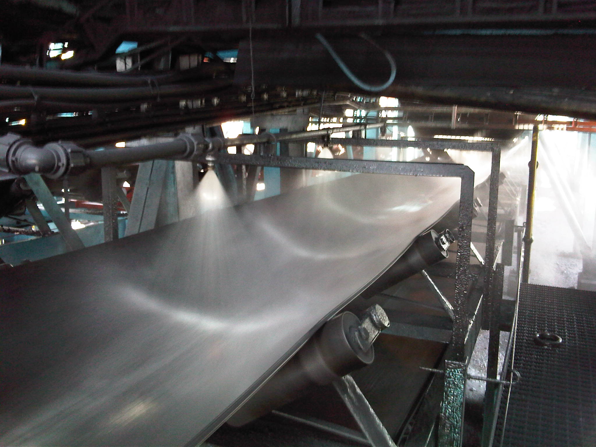 Using dust suppression sprays to solve the problem of dust from conveyors